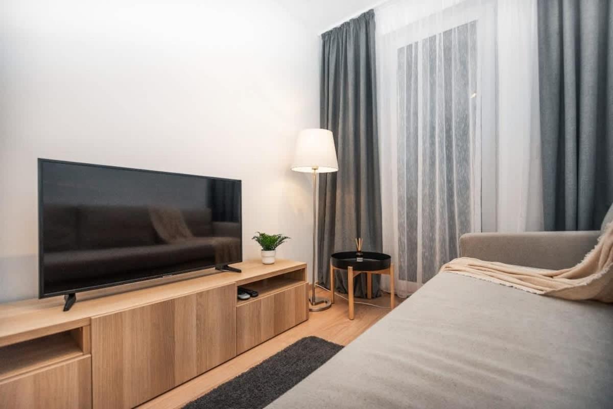 City Center Apartment - Modern & Elegant Bratislava Exterior foto